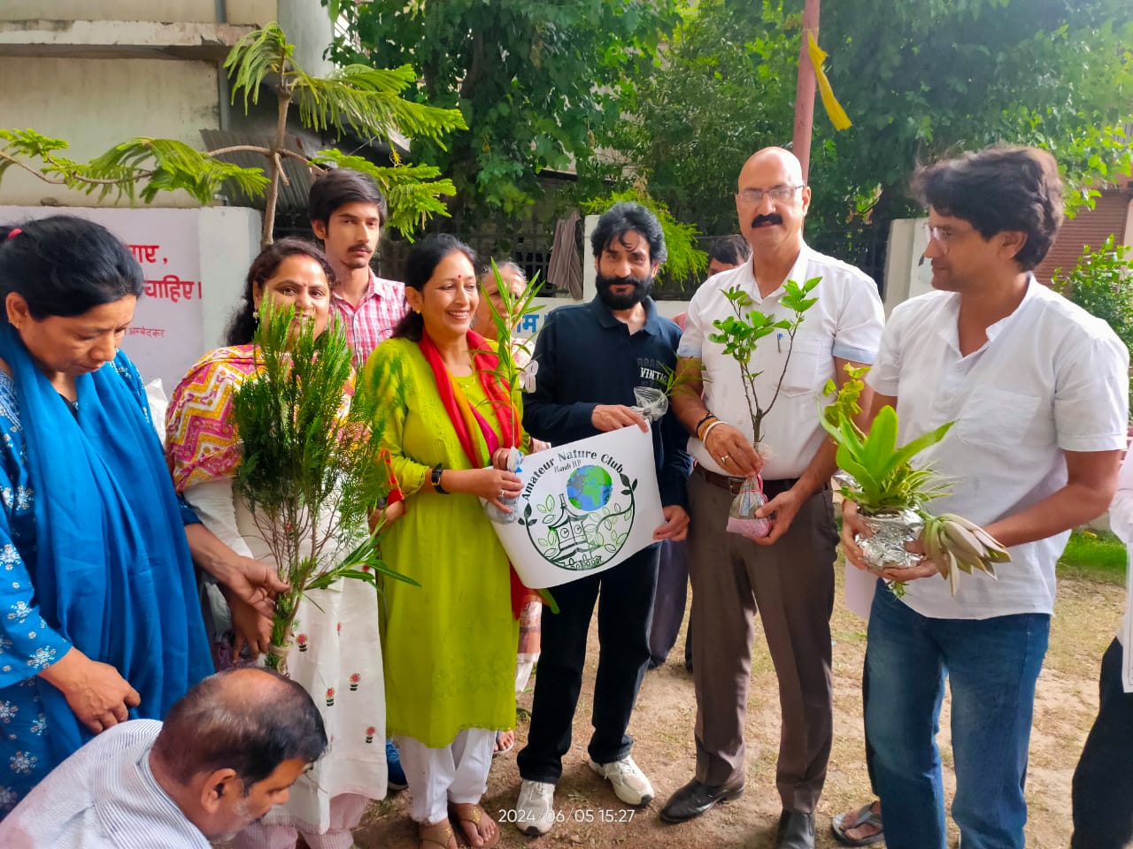 आज दिनांक 05.06.2024 को पर्यावरण दिवस पर श्रीमती प्रिति कवंर ( मैचयोर नेचर क्लब) संस्था  द्वारा भीम राम अम्बेदकर पार्क, सुहडा मुहल्ला व भीमाकाली मंदिर के परिसर में पौधारोपण का आयोजन किया गया।
